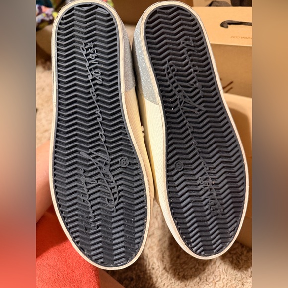 Vintage Havana The 🌎’s Show White and Pink Star Sneakers - Picture 5 of 5